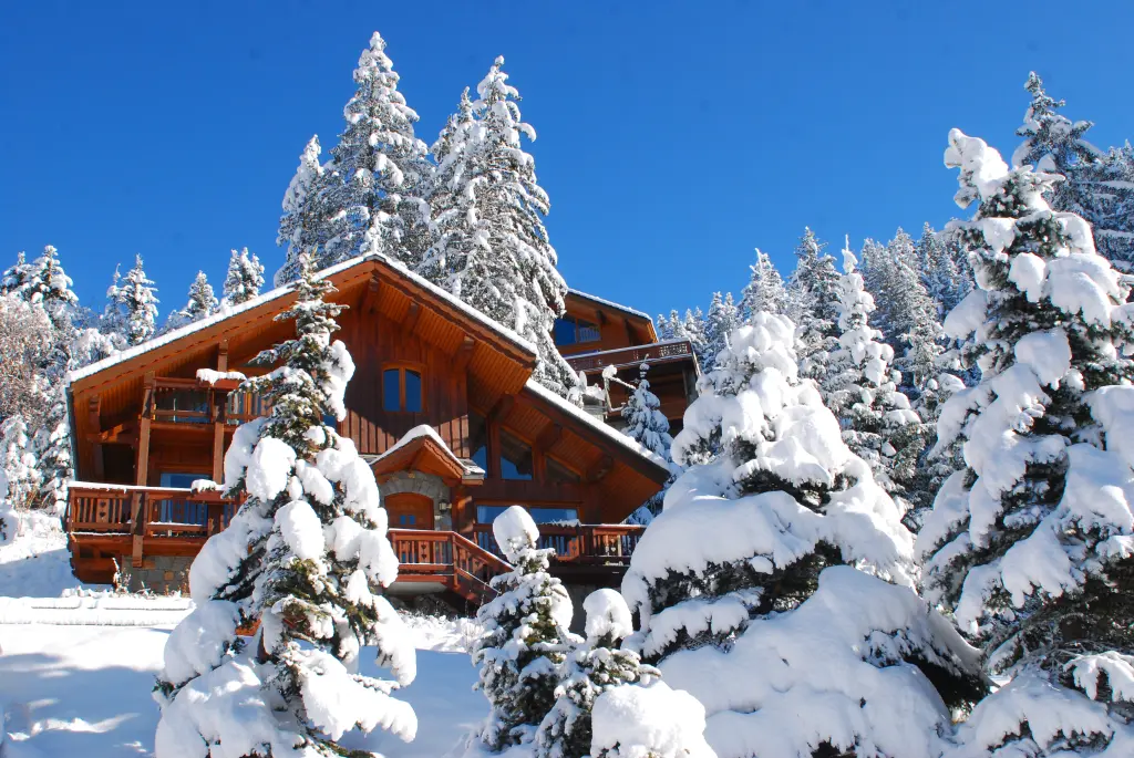 chalet dans la neige à méribel