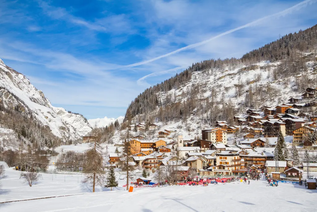 vue sur le village de tignes les brevieres