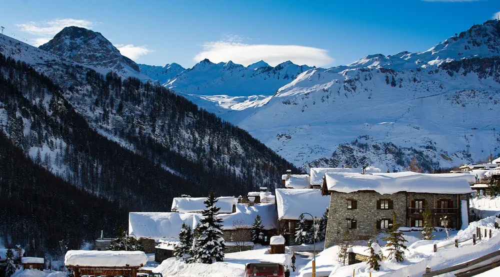 village le fornet val d'isere avec chalets