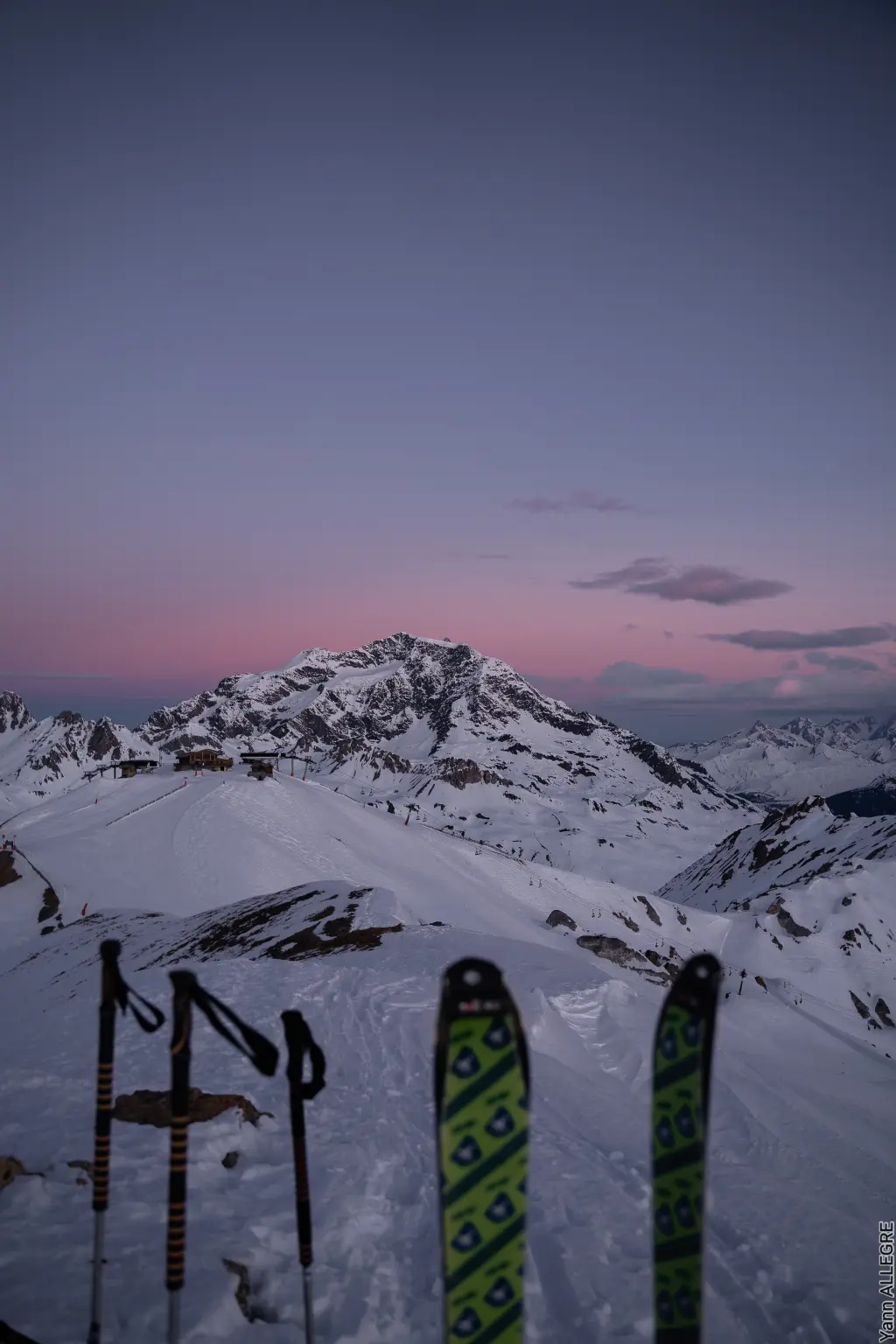 ski sur coucher de soleil