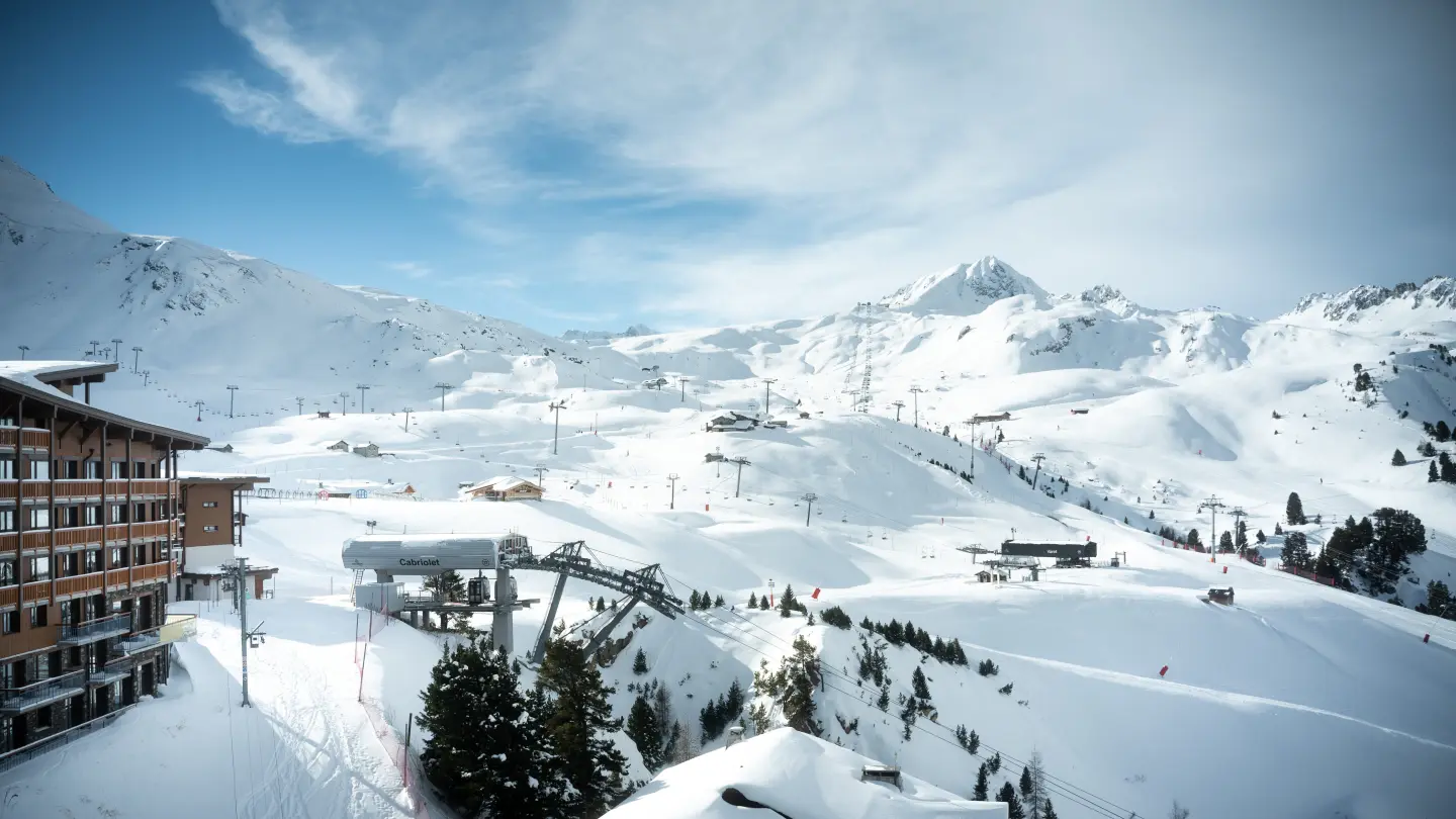 vue sur les montagnes depuis arc 2000