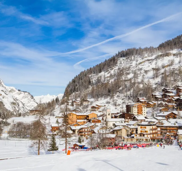 vue sur le village de tignes les brevieres